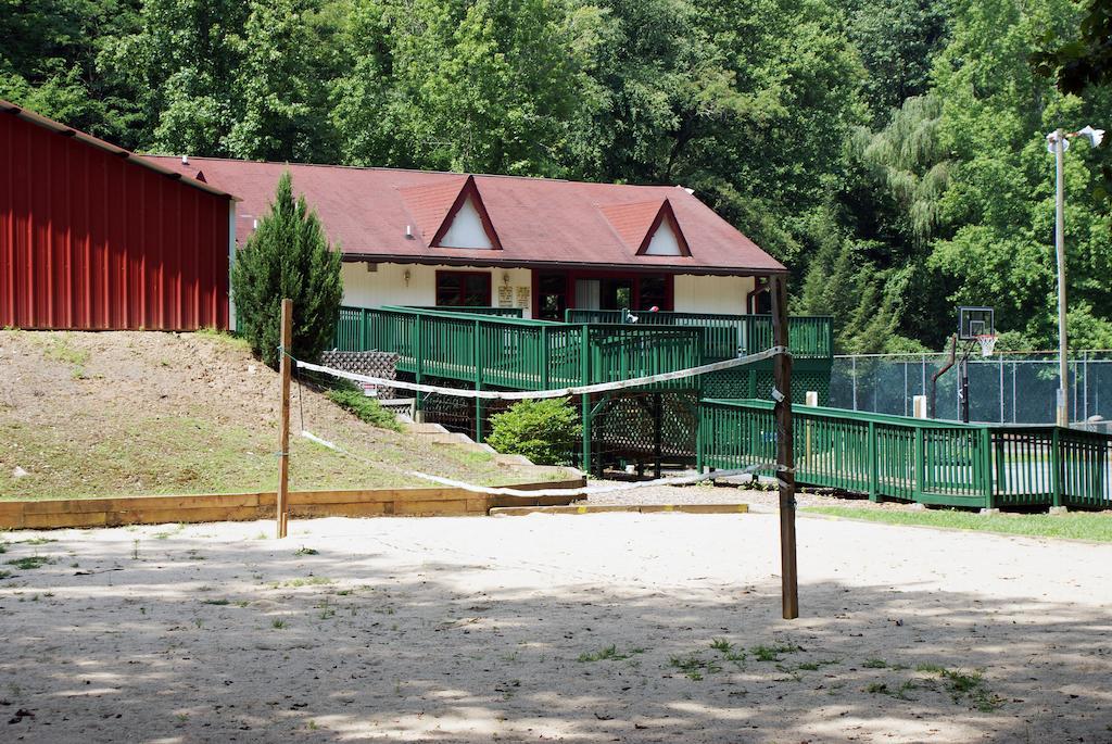 Alpine Crest Hotel 2*