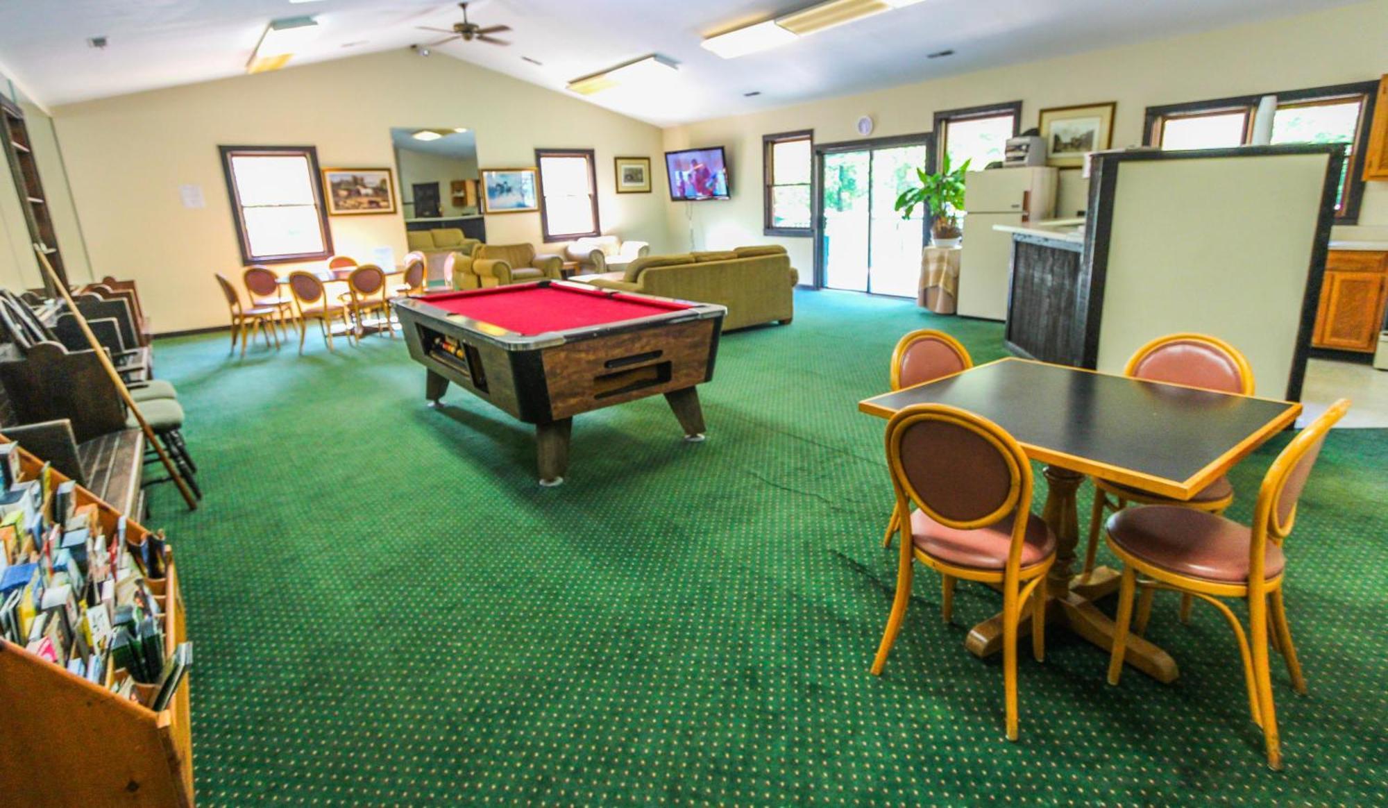 Alpine Crest Hotel 2*